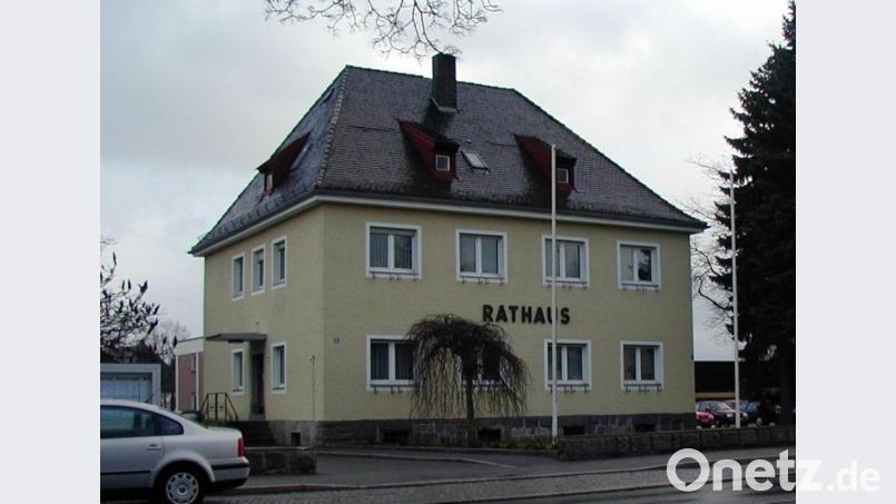 In die Kraus Villa, dem Wohnhaus des Bleikristallfabrikanten - später war hier das Rathaus untergebracht, zog die Militärregierung ein. Bild: cr