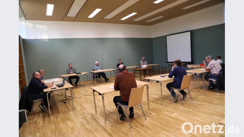 Zur letzten Sitzung in der ablaufenden Amtsperiode trat der Gemeinderat in der Turnhalle im &quot;Haus der Vereine&quot; zusammen. Bild: akp