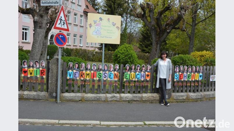 Einen ganz persönlichen Gruß richten die 25 Beschäftigten des Kinderhauses „Die kleinen Hankerler“ an ihre 159 Kinder, die derzeit die Einrichtung wegen der Coronakrise nicht besuchen können. Kinderhausleiterin Susi Fellner hofft, dass diese schwere Zeit bald der Vergangenheit angehört. Bild: jr