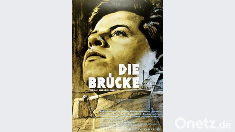 Das Originalplakat zu Bernhard Wickis Film "Die Brücke": Es zeigt den Schauspieler Michael Hinz und darunter die Überführung des Flusses Regen im oberpfälzischen Cham. Archivbild: exb