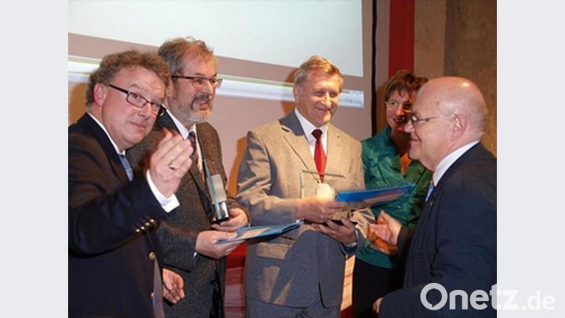 Preisverleihung „Brückenbauer 2011 – Stavitel Mostů 2011“ für den deutsch-tschechischen Stammtisch „Ahoj sousedé! – Hallo Nachbar!“ Bild: gjb