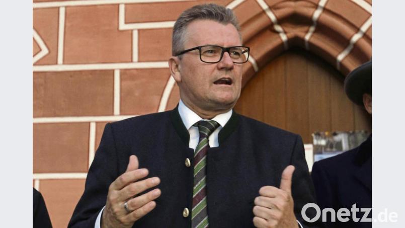 Erster Bürgermeister Michael Göth dankt für die Disziplin der Bürger. Bild: bmr