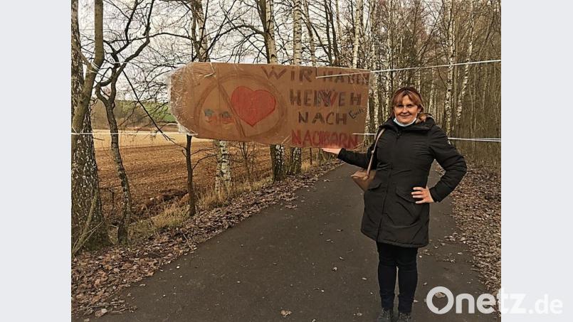 Zeichen der Verbundenheit während der Corona-Pandemie: Eine Frau aus Cheb hat mit ihren Kindern dieses Plakat gebastelt: „Wir haben Heimweh nach Euch Nachbarn “ Bild: gjb