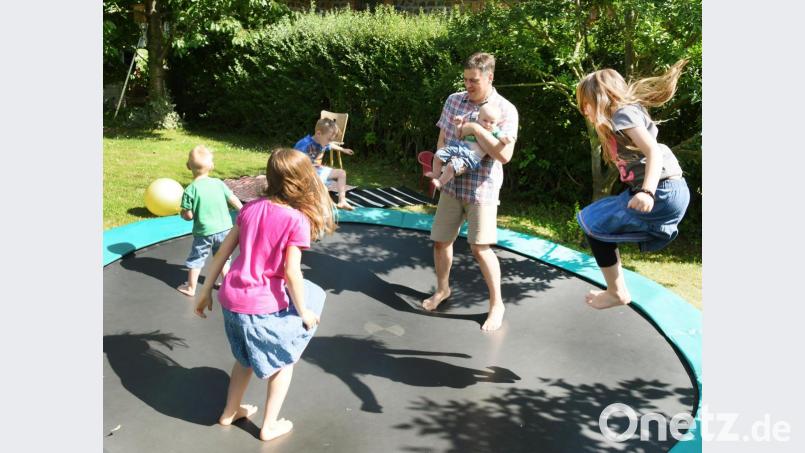 Die soziale Isolation in der Coronakrise bietet Familien die Chance, mehr Zeit miteinander zu verbringen. Bild: Waltraud Grubitzsch/dpa