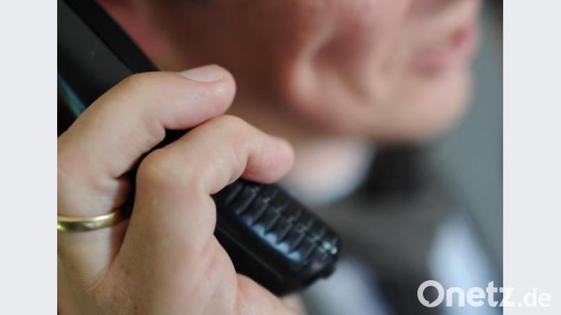 Die Trauerbegleitung des Hospizvereins, die normalerweise im persönlichen Gespräch stattfindet, läuft nun übers Telefon. Bild: dpa/Angelika Warmuth