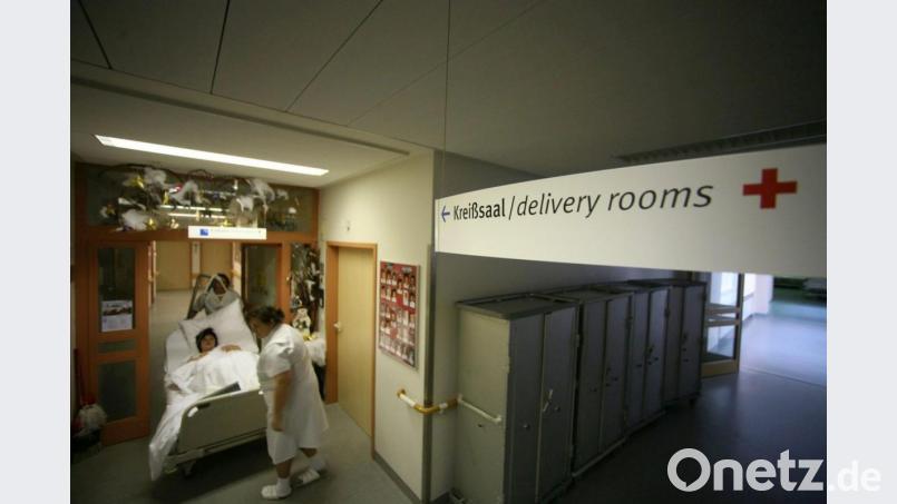 Väter dürfen in Amberg auch weiterhin bei der Geburt ihres Kindes dabei sein. Bild: Wolfgang Steinbacher