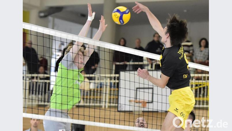 Seit sieben Wochen gibt es keine Duelle mehr am Netz (im Bild links Florian Wachler vom VC Amberg). Die Volleyball-Saison ist abgebrochen und mittlerweile auch vorzeitig beendet worden. Bild: Hubert Ziegler