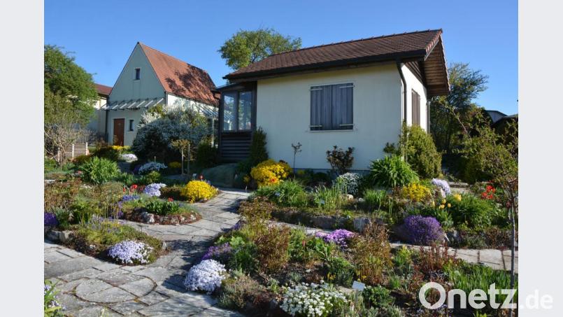 Der Resl-Garten in Konnersreuth sieht zwar sehr einladend aus. Doch auf Besucher müssen die Betreuer vom Obst- und Gartenbauverein noch verzichten. Bild: jr