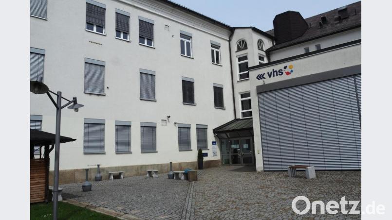 Seit 16. März ist alles verriegelt im VHS-Gebäude in Weiden. Bild: Bühner