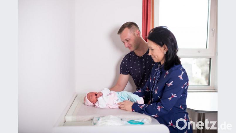 Auch an den Tagen nach der Geburt dürfen Väter im St.-Anna-Krankenhaus Mutter und Kind besuchen, allerdings aktuell wegen der Corona-Gefahr nur für eine Stunde, mit Schutzmaske und natürlich symptomfrei. Symbolbild: exb/St.-Anna-Krankenhaus