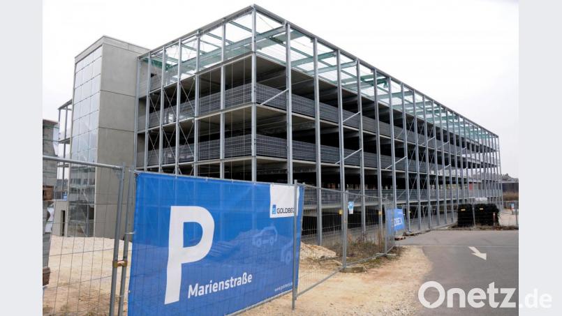 Das neue Parkhaus an der Marienstraße geht seiner Vollendung entgegen. Ob auch eine Photovoltaikanlage darauf gebaut wird, das lassen sich die Betreiber noch offen. Bild: Stephan Huber