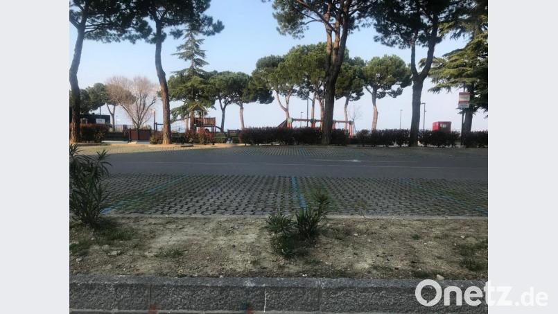 Leere Straßen, leere Spielplätze und leere Parkplätze – in Ambergs italienischer Partnerstadt Desenzano gilt eine strikte Ausgangssperre. Bild: Silvia Avigo