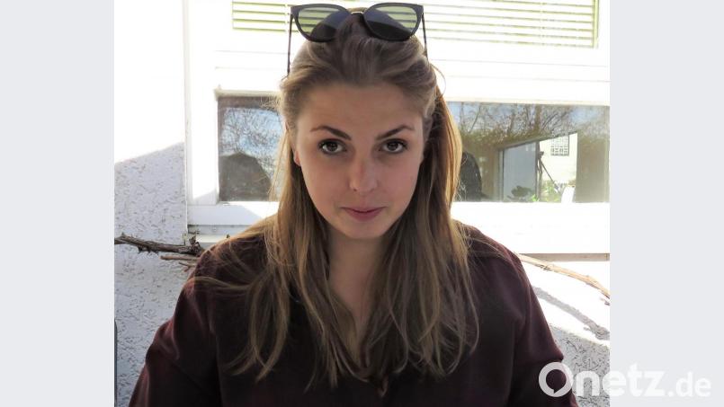 Auch Simone Zettl, Erzieherin aus Tirschenreuth liest vor, unter anderem aus den Büchern von Autorin Gudrun Müller. Die 25-jährige Tirschenreutherin hat eine sehr schöne Stimme, der man gerne länger zuhören möchte. Bild: ubb