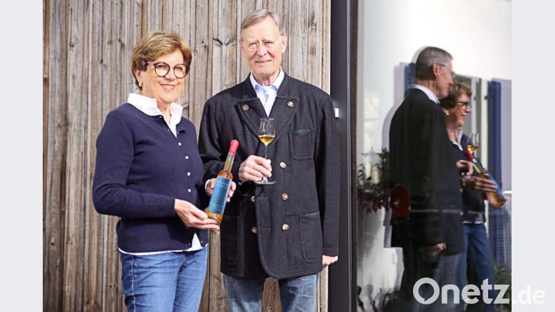 Anna und Günter Preuß verwöhnen die Kulturfreunde in der Region mit ausgewählter Kultur aus unterschiedlichsten Genres – aber auch gerne mit einem edlen Tropfen aus der Schnapsbrennerei. Bild: Katrin Hartisch