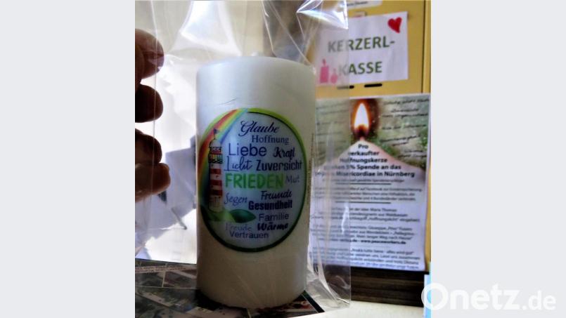 Die Kerzen haben entweder Bildmotive oder sind mit Gebeten und mutmachenden Wortbeispielen verziert. Bild: ubb