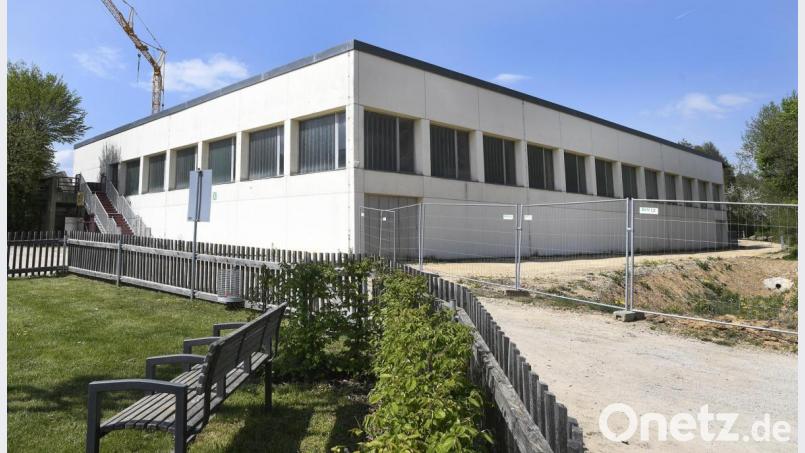 Die Tage der Sporthalle der Walter-Höllerer-Realschule in Sulzbach-Rosenberg sind gezählt: Sie fällt voraussichtlich im Winter/Frühjahr 2021der Spitzhacke zum Opfer, um Platz zu machen für einen Neubau. Insgesamt sind dafür, inklusive Außenanlagen, rund zehn Millionen Euro an Kosten veranschlagt. Bild: Petra Hartl