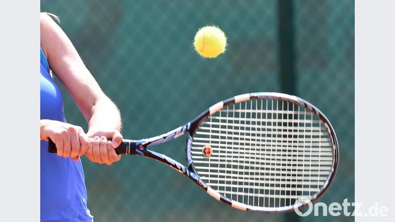 Die gelbe Filzkugel soll wieder fliegen: Der Bayerische Tennisverband will die Sommer-Wettspielrunde ab Juni ermöglichen. Bild: A. Schwarzmeier
