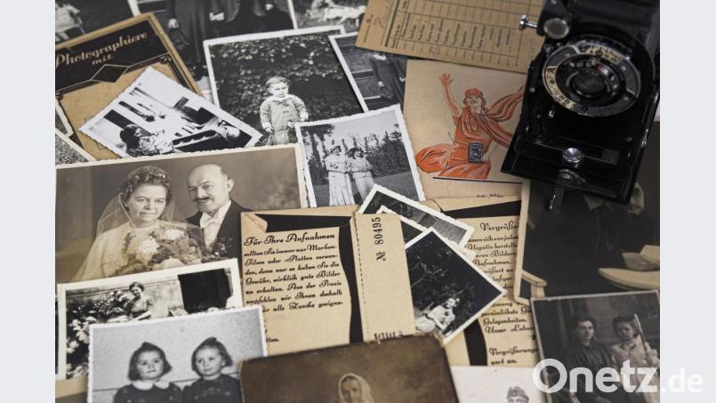 Wer gelegentlich in alten Fotos stöbert, tut Gutes für seine Seele. Bild: Sinnlichtarts – stock.adobe.com