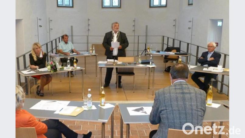 Die drei Bürgermeister sind das letzte Mal im Amt vereint: Armin Schärtl (Mitte) dankte seinen Stellvertretern Kurt Koppmann (rechts) und Heidi Eckl. Bild: Portner