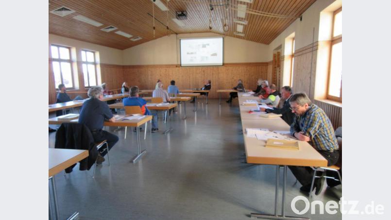 &quot;Abstand halten&quot; war auch für den Reuther Gemeinderat in seiner Aprilsitzung der aktuellen Situation geschuldet. Das Gremium schuf die Voraussetzungen, auch 2020 wieder in den Genuss einer Stabilisierungshilfe zu kommen. Bild: ang