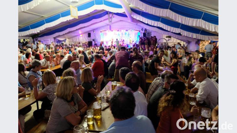 Bilder von einem proppevollen Festzelt bei der Vituskirwa wird es heuer aufgrungd der Coronapendemie nicht geben. Doch schafft der Schnoittenbecka Kirwaverein bereits jetzt mit der Organisation eines Toppprogramms beste Voraussetzungen, dass die Geburtstagsauflage zum 5-jährigen Vereinsbestehen 2021 alle Kirwabgeisterten auf ihre Kosten kommen lässt. Bild: ads