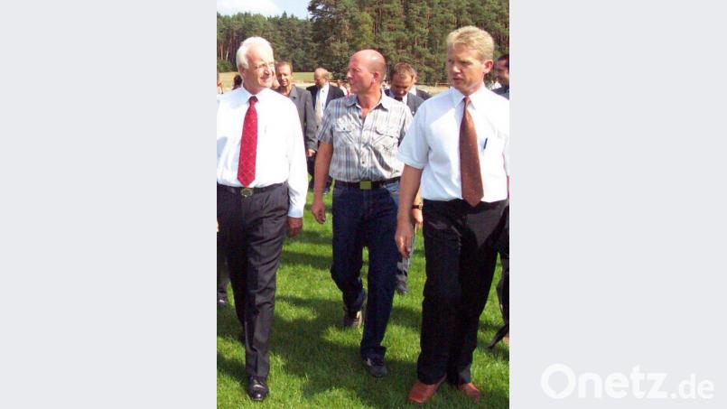 Zur Eröffnung des Sportparks kam auch Ministerpräsident Edmund Stoiber und ließ sich von Reiter informieren. Repro: sne