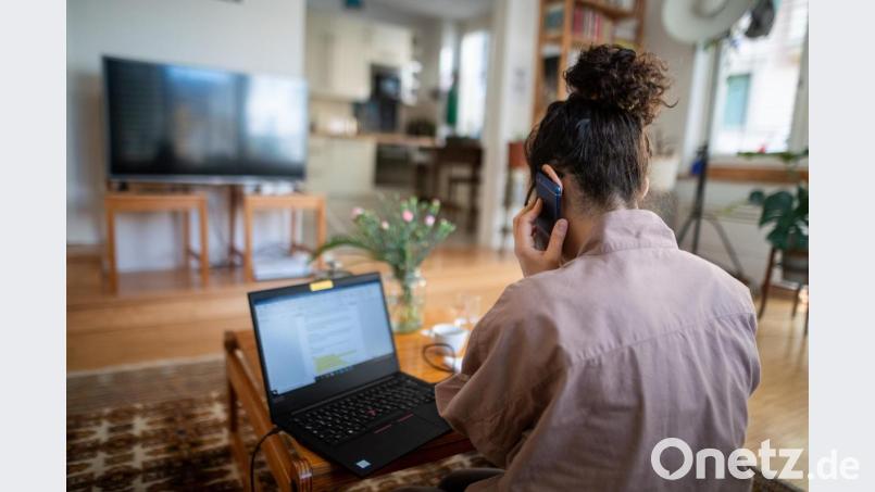 Im Homeoffice zu arbeiten fällt manchen leichter, manchen weniger. Im Internet kursieren derzeit allerlei Tipps, wie man sich am besten bei der Arbeit zu Hause verhält. Symbolbild: Sebastian Gollnow/dpa