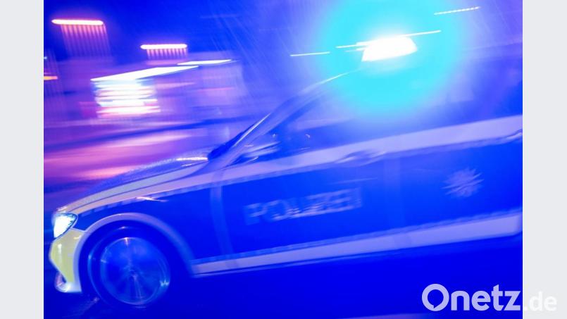 In Amberg musste die Polizei in der Nacht auf Sonntag einen 20-Jährigen vorübergehend in Gewahrsam nehmen. Symbolbild: Patrick Seeger