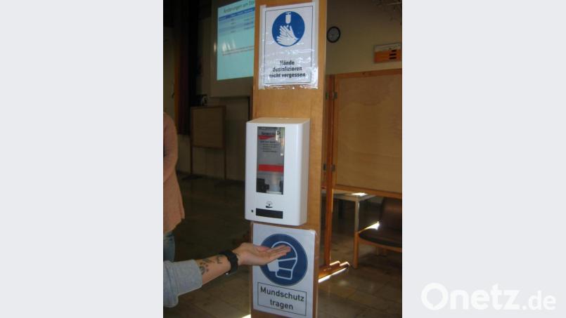Eine der Desinfektionsstationen im BSZ. Bild: BSZ/exb