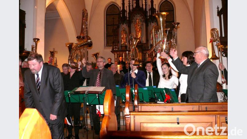 Gemeinsames Musizieren, um Gott zu preisen und die Menschen mit den Klängen zu erfreuen: Der Posaunenchor im Jahr 2008 beim Weihnachtssingen in der katholischen Kirche in Rothenstadt. Archivbild: wlr