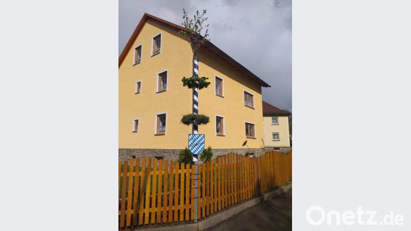 Der Maibaum fällt heuer etwas kleiner aus. Bild: hä