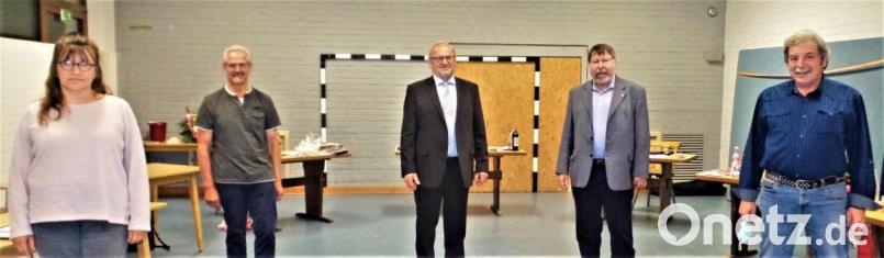 Den Kohlberger Marktrat verlassen Ursula Fischer (von links), Hermann Prechtl, Bürgermeister Rudolf Götz, Reinhard Ponitz und Lothar Pöll (von links). Bild: jml