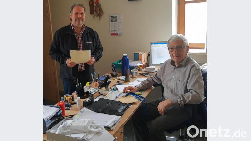 Schon seit Tagen sorgen Ludwig König und sein Nachfolger im Bürgermeisteramt, Bernhard Schindler (links), für einen reibungslosen und fließenden Übergang in der Gemeindekanzlei. Am 4. Mai um 18.30 Uhr ist Vereidigung im Mehrzwecksaal. Bild: ld