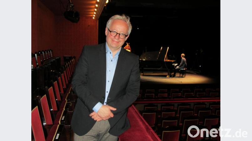 Bei der TV-Aufzeichnung des Konzerts von Herbert Schuch im Stadttheater nahm sich Fabian Kern auch Zeit für ein Interview zur aktuellen Lage. Bild: aks