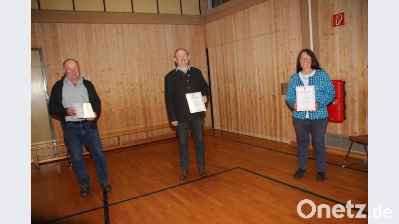 Aus dem Gemeinderat Niedermurach wurden verabschiedet: Josef Kloner (von links, 30 Jahre im Gremium) Josef Zeitler (15 Jahre), Ingeborg Roßmann (6 Jahre) und Jürgen Fröller (nicht im Bild, 24 Jahre). Bild: frd