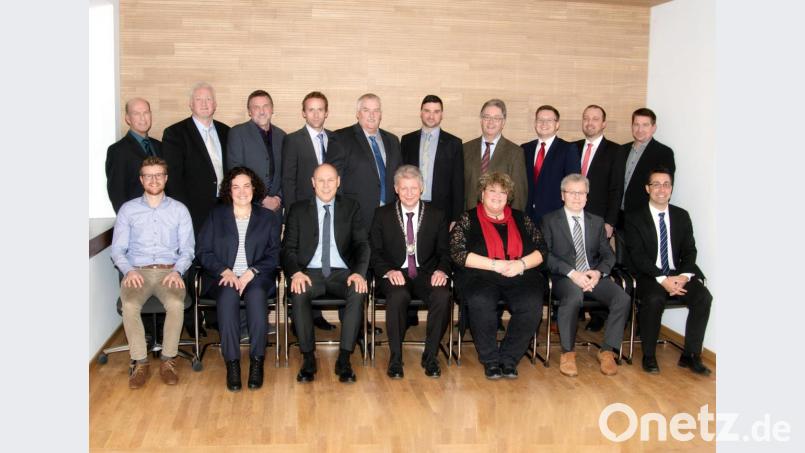 Das Gremium in dieser Zusammensetzung ist Geschichte. Das Bild stammt von der Jahresabschlusssitzung im Dezember 2019 noch vor der Corona-Pandemie. Ausgeschieden sind Michael Haubner und Karl Löw (vorne von rechts), Tobias Beer und Jürgen Kraus (hinten, Erster und Dritter von rechts) sowie Marco Bauer (hinten, Vierter von links). Bild: Marktgemeinde Plößberg