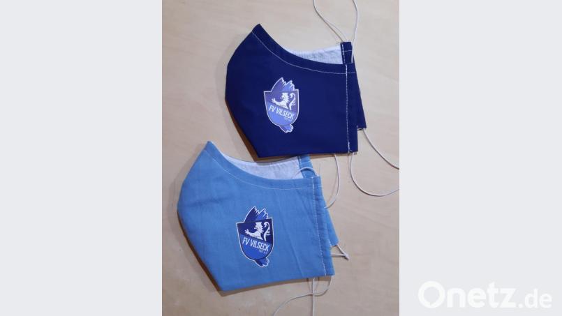 Hellblau und dunkelblau: Die Masken des FV Vilseck. Bild: mc