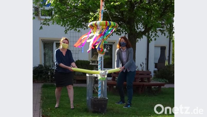 Tatjana Kriwizki (rechts) und Theresa Pulsfort sorgen dafür, dass ein Versprechen des Vorjahres trotz der aktuellen Krise eingehalten wird. Bild: fjo