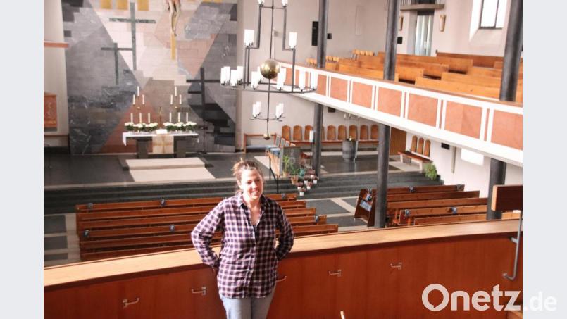 „Fast eingeschüchtert hat mich am Anfang die Größe der Christuskirche“, sagt Vikarin Rebecca Scherf über ihre Ausbildungsstätte. Bild: cog