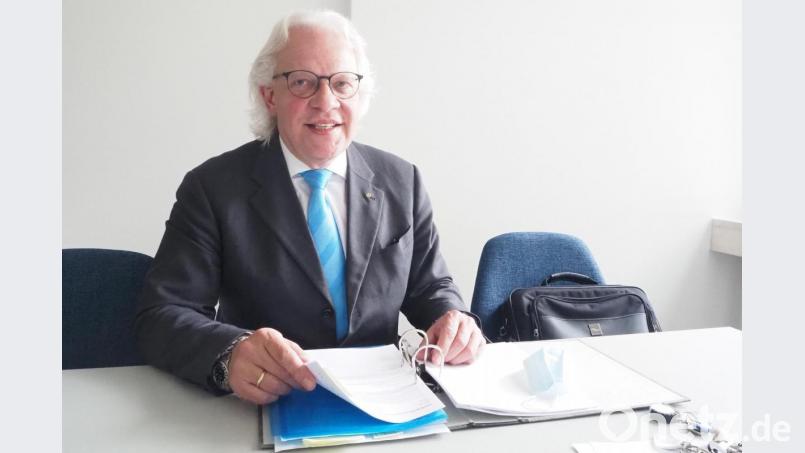 Versorgungsarzt Dr. (Univ. Bologna) Stephan Gilliar nimmt im Landkreis Schwandorf in der Corona-Krise eine Vermittlerrolle ein und ist dafür rund um die Uhr erreichbar. Bild: bl
