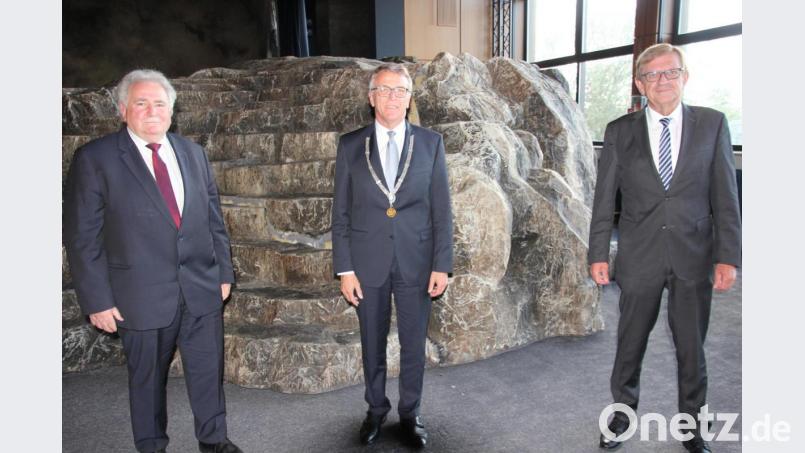 Bürgermeister Franz Stahl mit seinen beiden Stellvertretern Peter Gold (links) und Norbert Schuller (rechts). Bild: kro