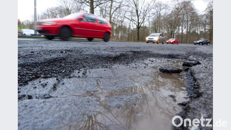 Künftig könnte es in den Kommunen wieder mehr Schlaglöcher geben. Wegen der Coronakrise sind die Kassen leer. Bild: Sebastian Kahnert