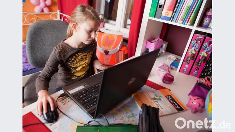 Ein Laptop im Kinderzimmer - in Zeiten der Schulschließungen wegen der Corona-Pandemie eine Möglichkeit am Unterricht teilzunehmen. Bild: Silvia Marks