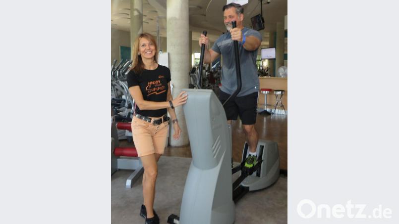 &quot;Injoy&quot;-Geschäftsführerin Margit Liegl (links) hat die Voraussetzungen für eine kontaktlose Nutzung ihres Fitness-Studios. Archivbild: Hirsch