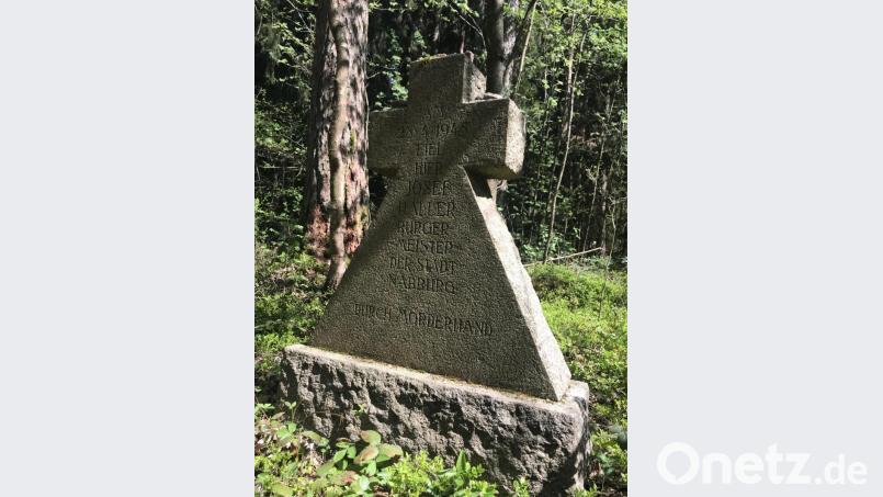 Das Hallerdenkmal bei Passelsdorf (Stadt Nabburg): Hier führt heute der Karl-Krampol-Wanderweg vorbei. Bild: am