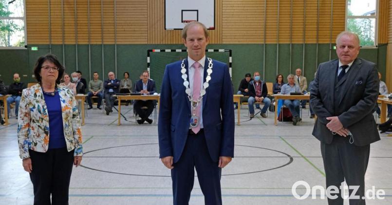 Maria Schlögl (links) fungiert als Stellvertreterin von Gemeindeoberhaupt Konrad Kiener. Zum neuen Dritten Bürgermeister wurde Dieter Rosenberg (rechts) gewählt. Bild: twi