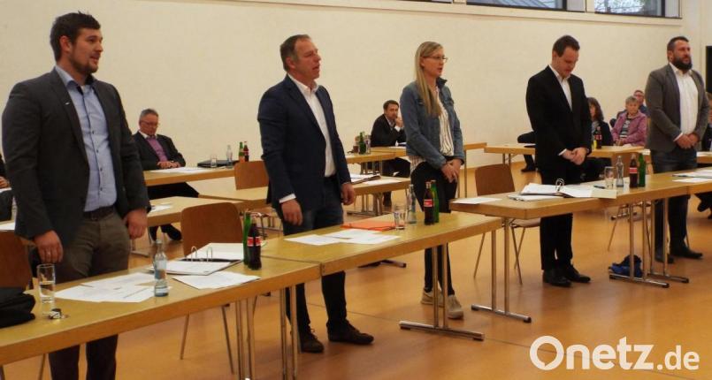 Bei der Vereidigung die neuen Stadträte (von links) Christian Trummer, Andreas Willax, Lisa Weiß, Jonas Dittrich, Tobias Meidinger. Bild: e
