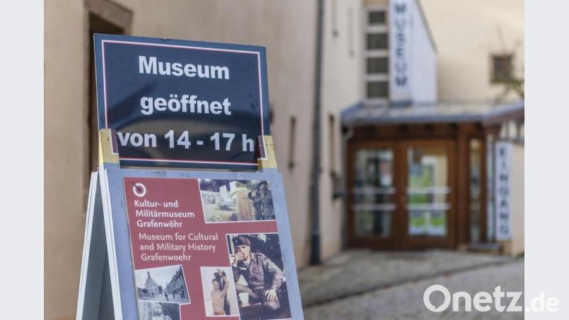 Mit diesem Schild weist das Grafenwöhrer Museumsteam auf die Wiedereröffnung nach der Corona-Pause hin. Bild: exb