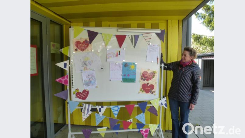 Die Grußwand im Kinderhaus Weiherhammer ist zugleich Kommunikationsmittel in der Coronakrise. Bild: bk