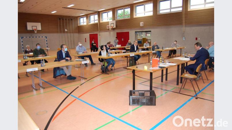 Abstand halten heißt es bei der Corona -Sitzung des Altenstädter Gemeinderats Bild: sm